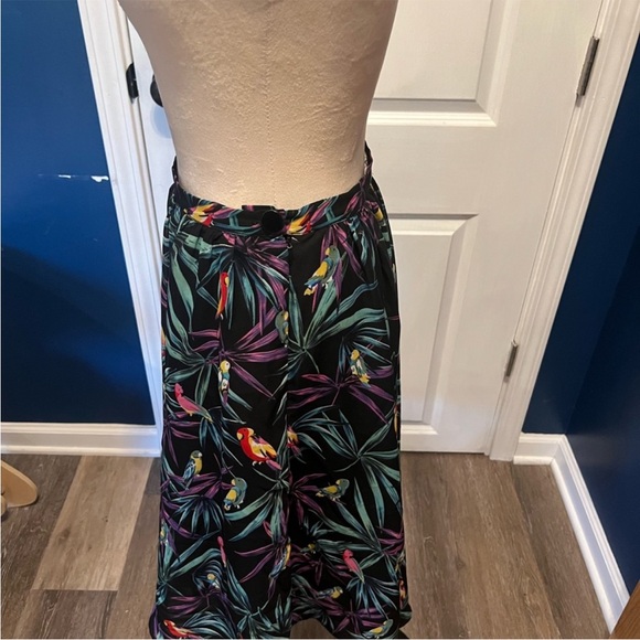 Bettie Page Tatyana Skirt Tropical Bird Print Women’s Medium - Picture 2 of 6